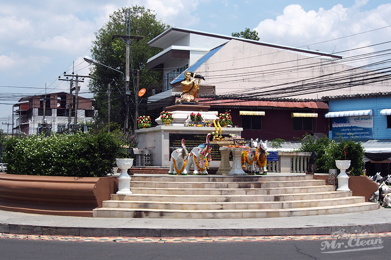  ท้าวสหัสนัยน์  ยักษ์หน้าประตุทางเข้า